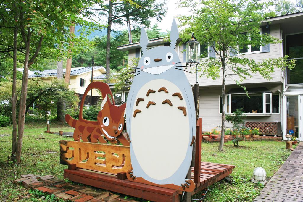 Family Pension Crayon Fujikawaguchiko Exteriör bild